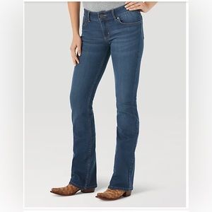 WOMEN'S WRANGLER ESSENTIAL MID-RISE BOOTCUT JEAN, Size: 30 Inseam: 30, NWOT